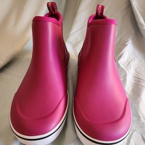 Hush Puppies Chelsea Rain Boot--Very Berry--Gently Used